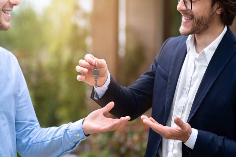 Cash Vs. Traditional Home Buyers: Which Is Better?